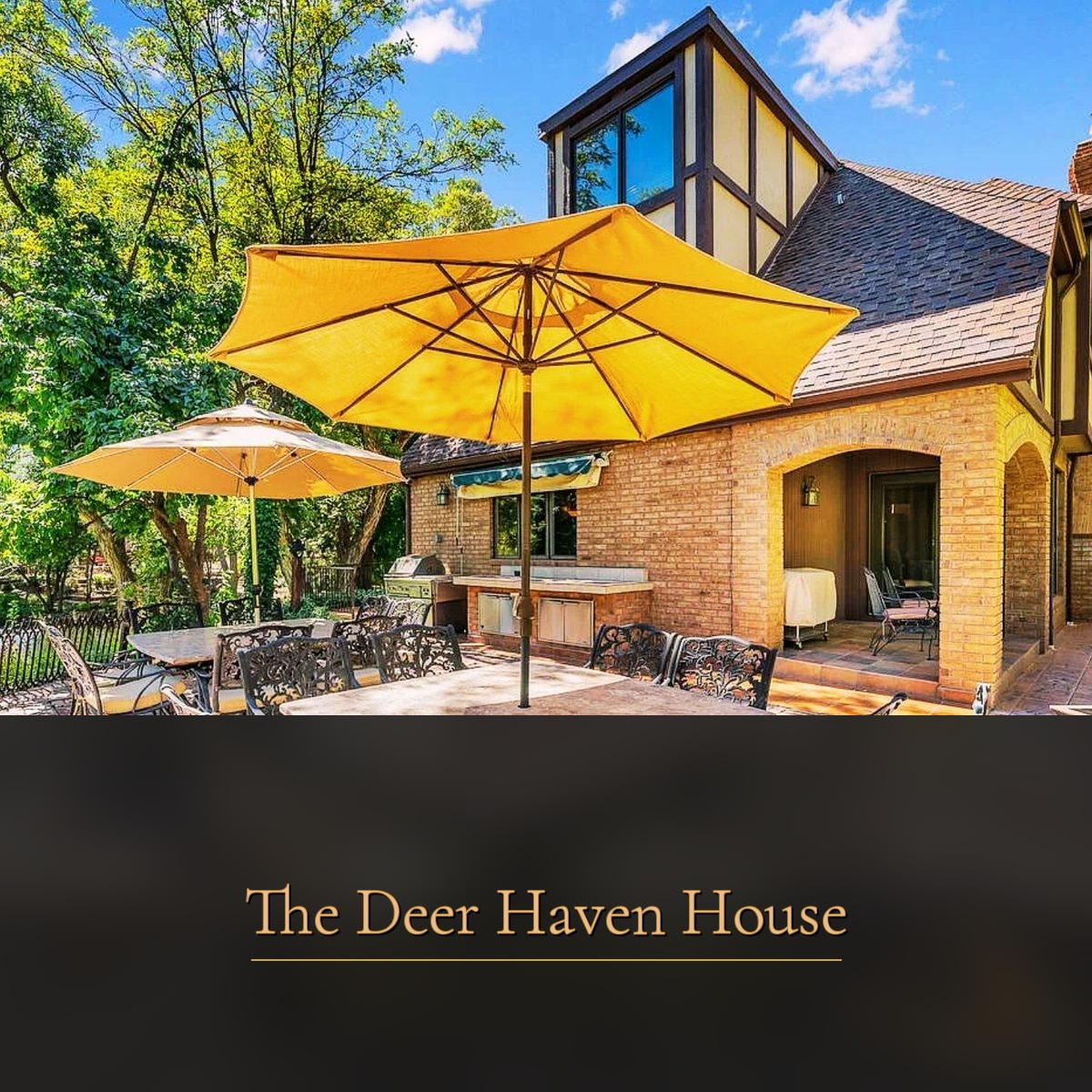Grand foyer with antler chandelier at The Deer Haven House